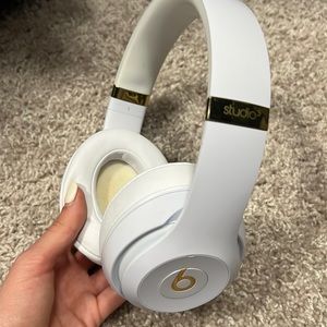 Beats By Dre Studio 3 gold and white noise cancelling headphones